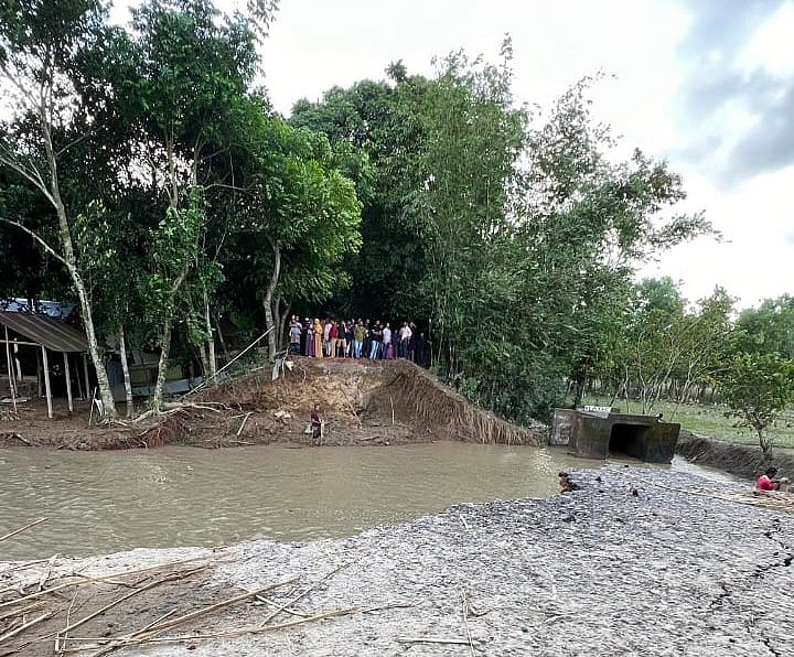 ব্রাহ্মণবাড়িয়ার আখাউড়ায় বন্যার পানি কমছে। উপজেলার ইটনা ও খলাপাড়া গ্রামে